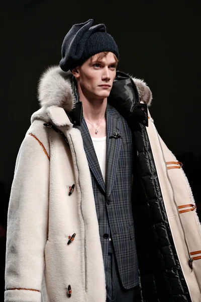 Look 32